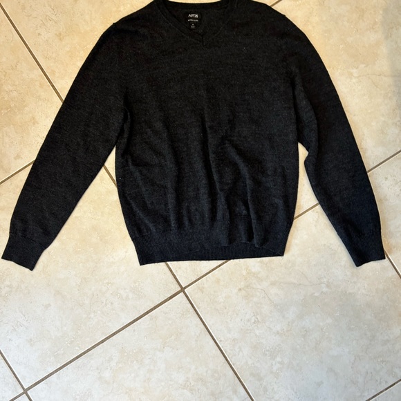Super Cute and Comfy Men’s Sweater - Picture 2 of 3